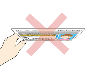 本人確認書類斜め撮影NG 傾けが急で表面が確認できない